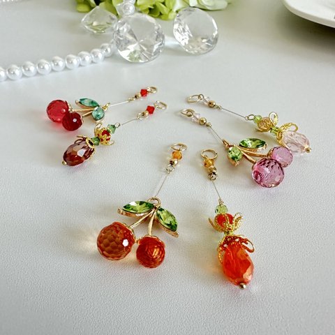 [送料無料]  さくらんぼ🍒　アシンメトリーピアス　ピンク✨ピアス　イヤリング　マスクチャーム　ゴールド　アシンメトリー　さくらんぼ