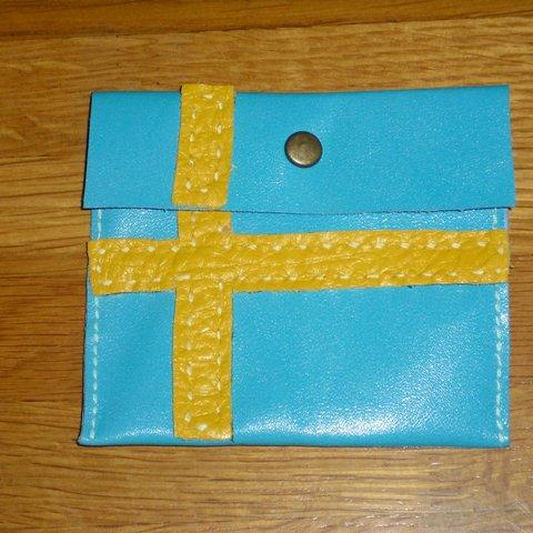 スウェーデン国旗柄の本革手縫いコインケース