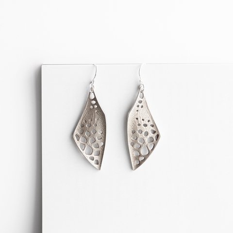 BIROI STEEL EARRINGS | コンテンポラリージュエリー, シルバーピアス