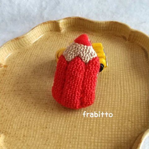 刺繍ブローチ  赤鉛筆