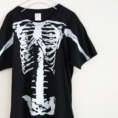 骸骨がデッカくすごいTシャツ 片面プリント【ブラック】ユニセックス　クルーネックTシャツ