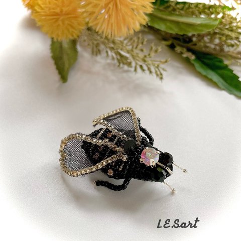 小さな蜂✳︎3D✳︎虫✳︎ハチ✳︎昆虫類アクセサリー✳︎ビーズ刺繍ブローチ✳︎送料無料✳︎包装無料✳︎プレゼント
