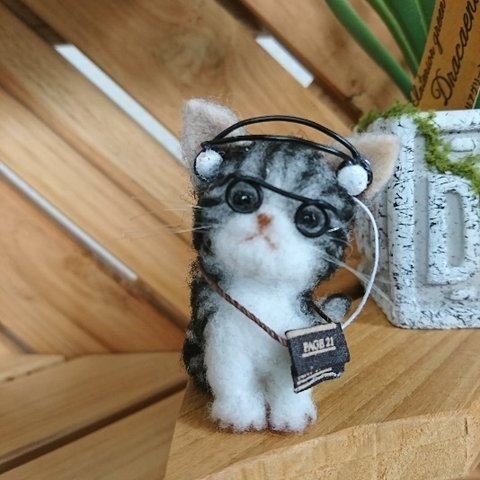 猫物語🐈👓🎧メガネ猫