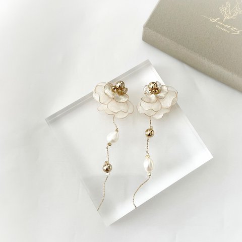 【〜Bloom pearl 〜】花びらチェーンピアス・イヤリング／ウェディング・ブライダル・花嫁さまに