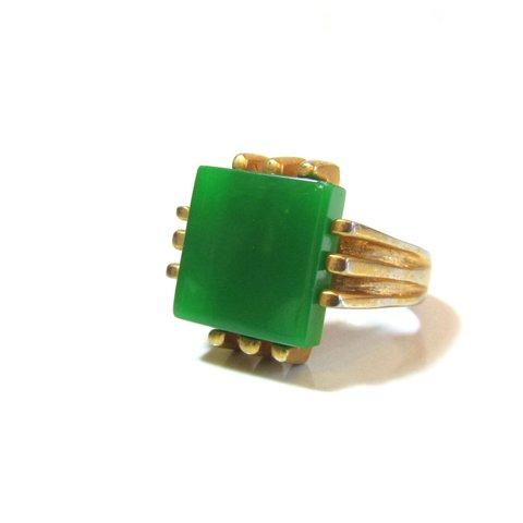 Vintage green glass gold tone design ring