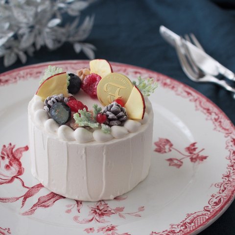 木の実とベリーのウィンターデコレーションケーキ