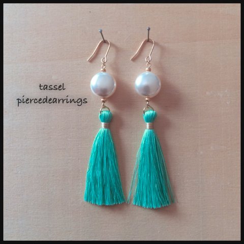 mint green ＊ さらさらタッセルピアス