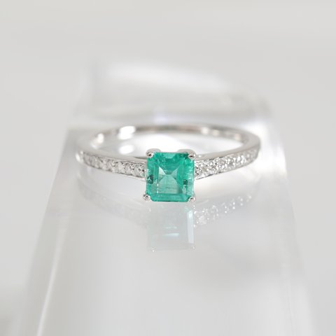 【エメラルドリング 指輪】Pt900 天然エメラルド【中石0.580ct】婚約指輪 プロポーズリング【サイズ直し無料】