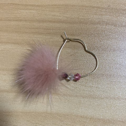 ふわふわ ハートのピアス