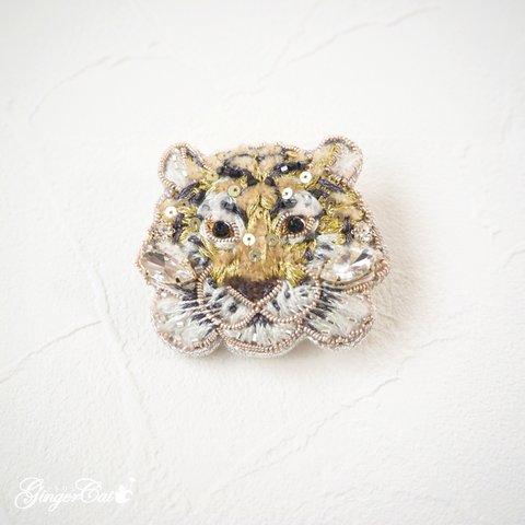 《動物モチーフ》トラのブローチ【オートクチュール刺繡】