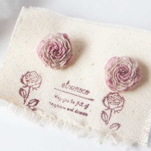 立体刺繍 薔薇 ピアスorイヤリング