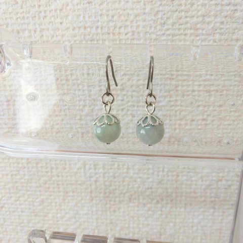 59 翡翠8㎜座金(キャップ)付きのピアス