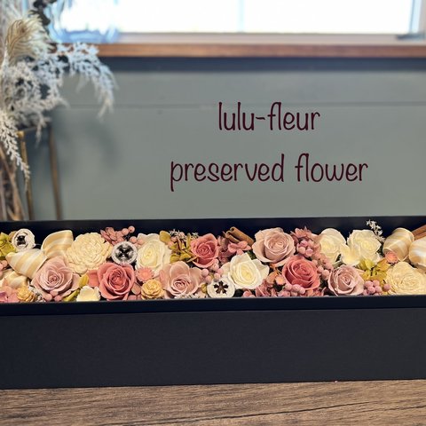 たっぷりお花の詰まったボックスフラワー♡ くすみピンク　ベージュ&ホワイト 横長 41㎝  アンティーク　ブラックボックス　フラワーボックス　flower box  長方形箱　プリザーブドフラワー