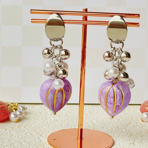 ラインハートのピアス　パープルHeart earrings with a line 帶線條的心形耳環