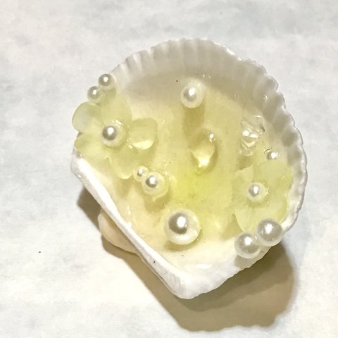 マーメイドレモンの海　シェルブローチ