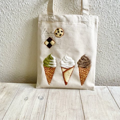 Cafe-sweets☆羊毛刺繍 キャンバストート〜ソフトクリーム🍦🍦🍦