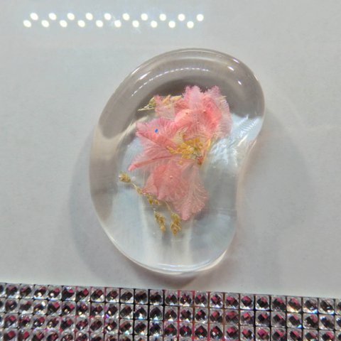 アクリルベース/固まるハーバリウム箸置き ソラマメ。ピンク