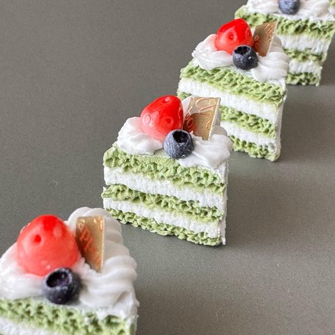 ミニチュア　抹茶と苺のショートケーキ