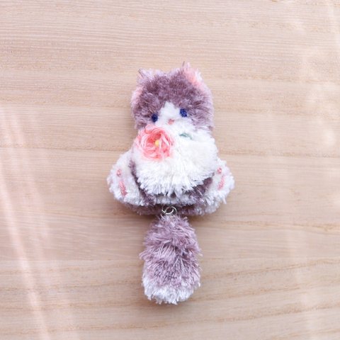 花と猫＊ふわふわ刺繍ストラップ