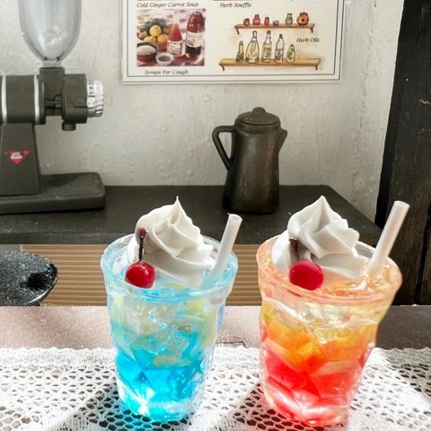  【クリームソーダ】2個セット　ブルーレモネード・夕陽のクリームソーダ　昭和レトロなカットグラス　