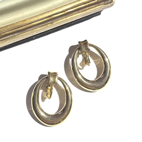 0990 VINTAGE EARRING  GIVENCHY  フープ　ゴールドヴィンテージ　アンティーク  クラシカル　フラワー　ミニ　クリップ　ブライダルジュエリ ギフ90年　メンズ　ジバンシィ 