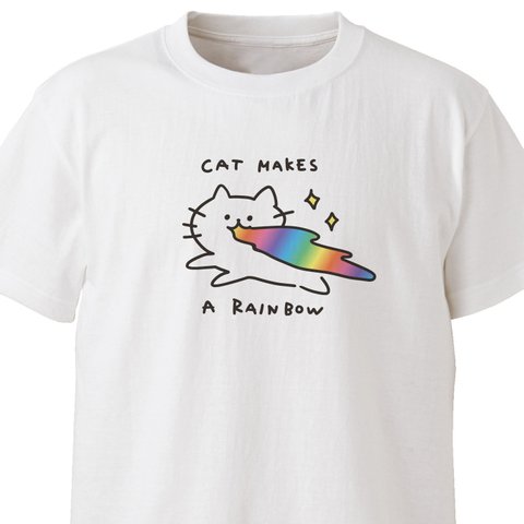 cat makes a rainbow【ホワイト】ekot Tシャツ <イラスト：タカ（笹川ラメ子）>