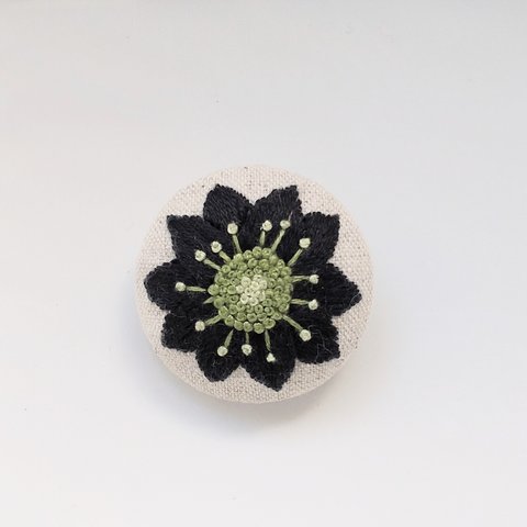 クリスマスローズの刺繍ブローチ【送料無料】