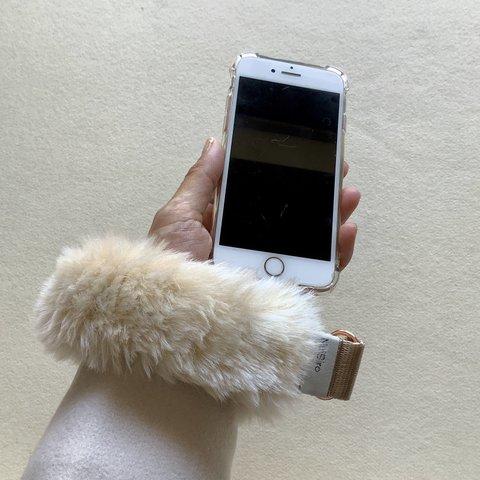 ふわふわファー☆ミルクティー【持ちやすくて可愛いお手元】スマホストラップ／ハンドストラップ・携帯ストラップ