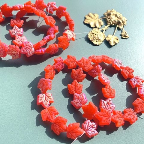 【1連15コセット】JIRI＊IVANA#czech beads#チェコビーズ　maple leaf 13㍉　朱赤　red orange vitrailAB23A