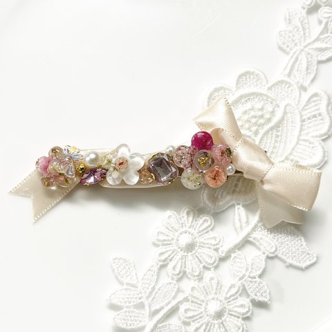 新作♡大人気シリーズ ハンドメイド レジン ヘアクリップ 花 リボン ホワイト