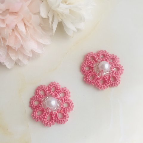 タティングレースのお花とパールが素敵なヒメノボタン🌸ピアス/イヤリング　濃いピンク　日常使いに