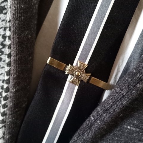 真鍮ブラス製　アイアンクロスタイピン・タイバー　ネクタイやマネークリップ、ポケットの飾りに