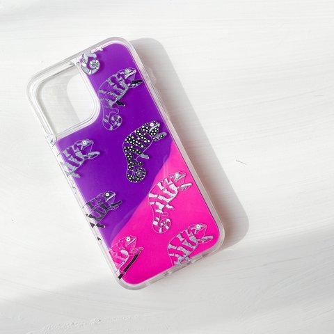 擬態カメレオンのネオンサンドiPhoneケース/pink×purple