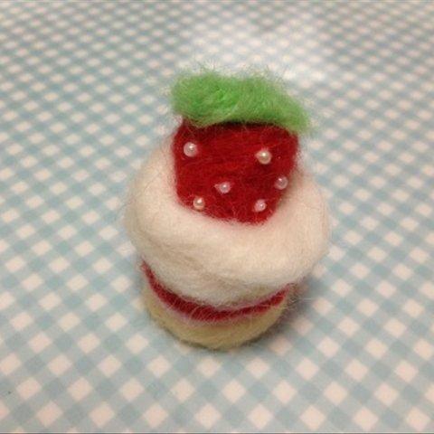 【ハンドメイド】ストロベリーショートケーキ　ストラップ