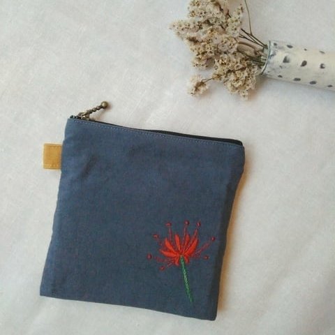 【送料込】刺繍ポーチ ポケットティッシュ入れ付