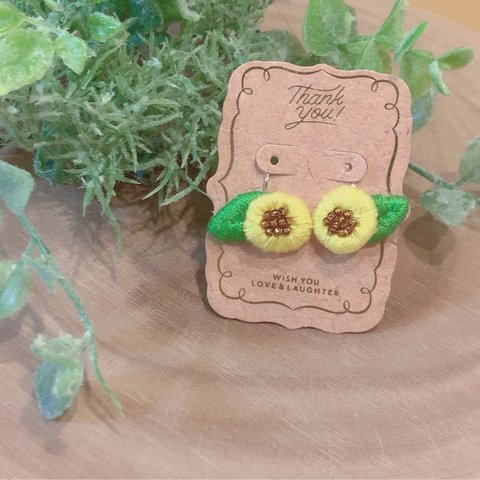 お花刺繍イヤリング