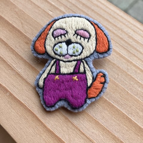 居眠りわんちゃん・刺繍ブローチ