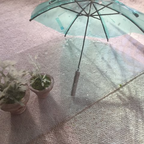 ミニチュア （傘単品） 雨粒の付いた水色の傘