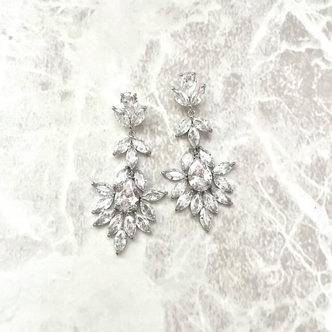  Parfaite ジルコニアピアス かわいい花嫁のウエディングアクセサリー結婚式 ウェディング ブライダルピアス　フォトウェディング　ウェディングピアス　ブライダル ゆらゆら揺れる　