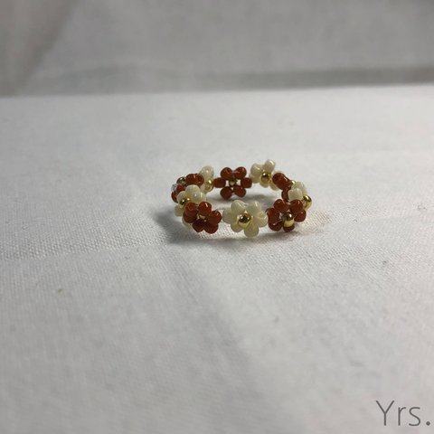 R32 / ring / flower /　brown / off-white / beads --- フラワーリング / ビーズリング