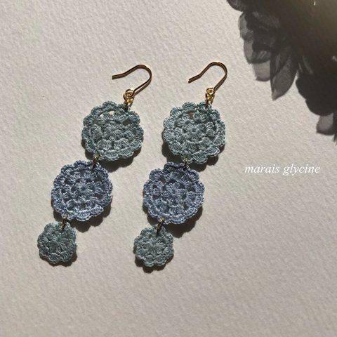 ◇刺繡糸のモチーフピアス【灰緑×灰青】