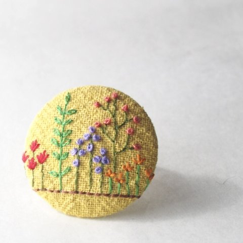 送料無料　刺繍ブローチ ワイルドフラワー ヘアゴム可 くるみボタン