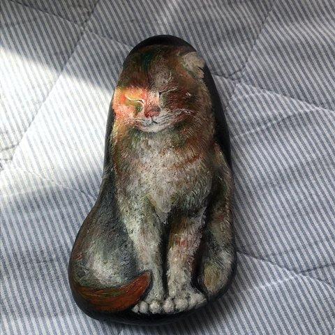 立ち寝ネコ  (ストーンアート)　sleeping cat（stone art）