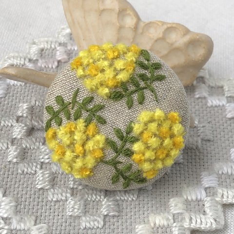 「ふわふわミモザ」刺繍ブローチ