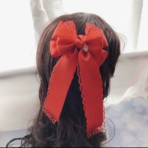 艶々サテンのテールリボン （レッド）のヘアクリップ