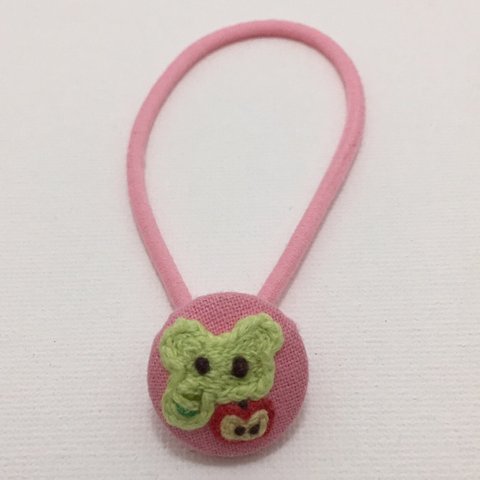 ぞうたんとりんご 手刺繍ヘアゴム (くるみボタン18mm)