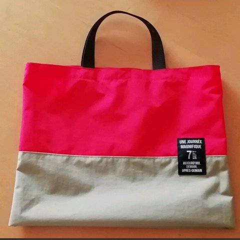 受注製作☆防水布のバッグ　赤×ベージュ☆プールバッグに・雨の日のおけいこに
