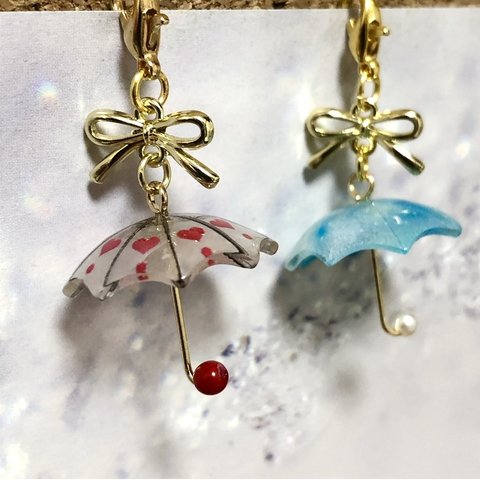 人気❤︎【送料無料】〈2個セット〉雨の日を楽しく♪♡アンブレラチャーム♡クリアーハート柄&マリンブルー