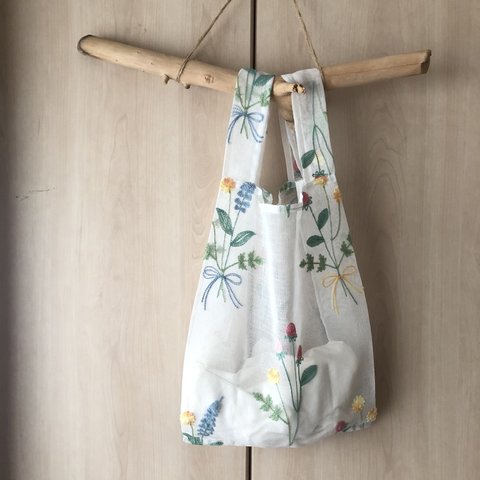 野の花刺繍オーガンジーのエコバッグ　