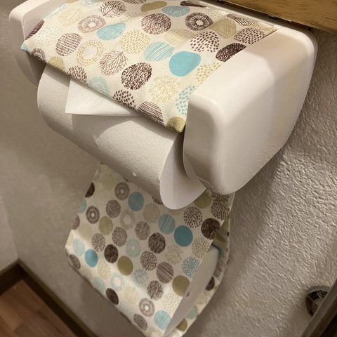 北欧風のトイレットペーパーホルダー